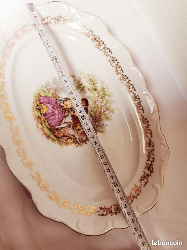 Plat Ravier Ovale En Porcelaine De Vierzon – Poignées, Motif Romantique Fragonard, 1920-1949