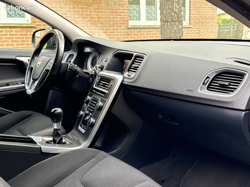 Volvo V60 T3 150CH MOMENTUM - 76.000KM * 1ERE MAIN * GARANTIE (image 15)