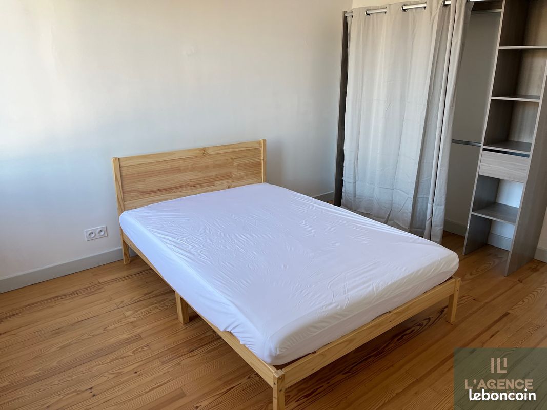 Local commercial 1 pièce 14 m² · à Beaumont-de-Lomagne · 14 m² · 345 €