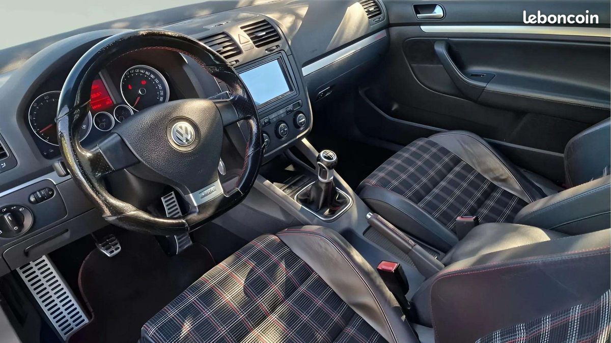 Volkswagen Golf 5 GTI Edition 30 – 2.0 TFSI 230ch – Boîte manuelle – Jantes STRÖM – Très bel état (image 9)