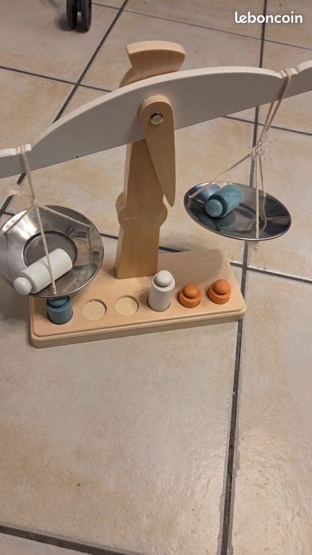 Balance en bois (image 3)