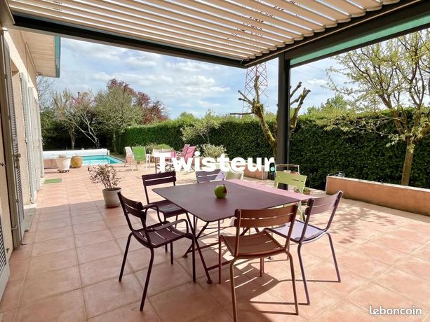 Maison 7 pièces 240 m²