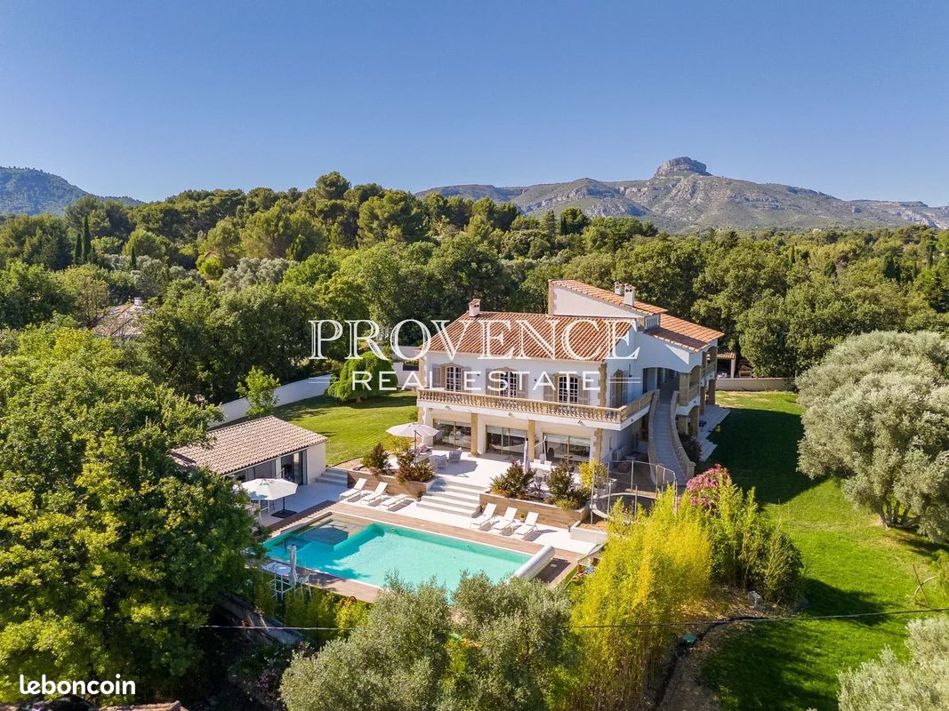 Maison 7 pièces 300 m² · à Aubagne · 300 m² · 5 700 €