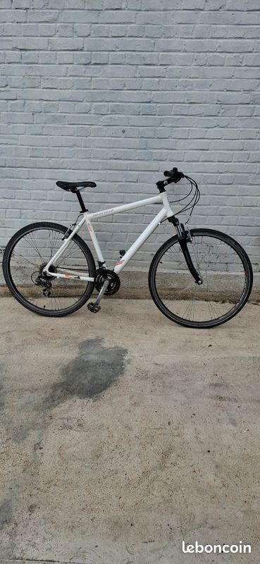 Vélo VTC (image 1)