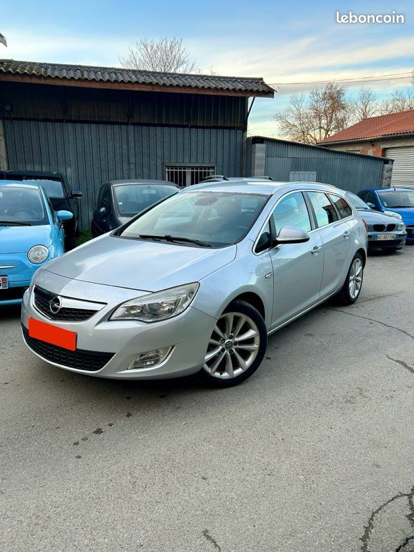 Opel Astra J sport tourer 1.7cdti 16v 110cv bvm6 Connect Pack (image 1)