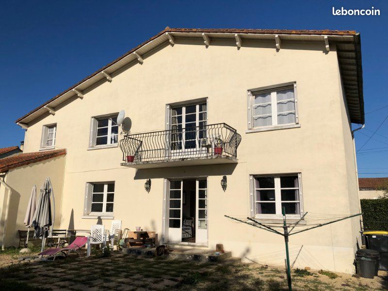Maison 7 pièces 185 m² - Civray 86400 (image principale 0)