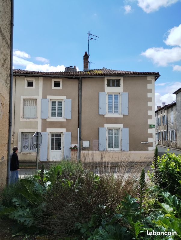 Maison 3 pièces 75 m² · à Verteuil-sur-Charente · 75 m² · 54 000 €