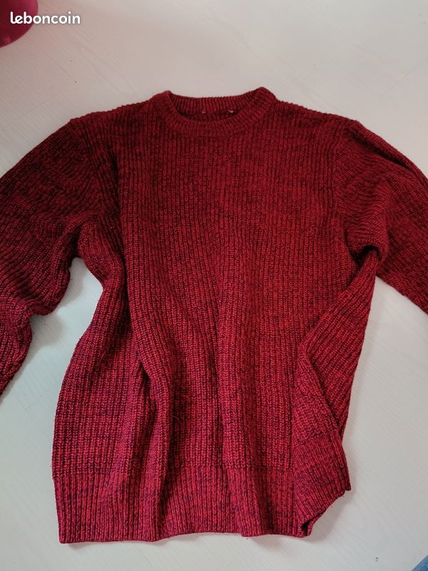 Pull en maille fuschia
Manches longues
Taille M/L
Sans marque apparente (image 1)