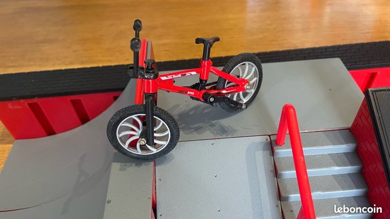 Skate Park miniature avec petit BMX (image 3)