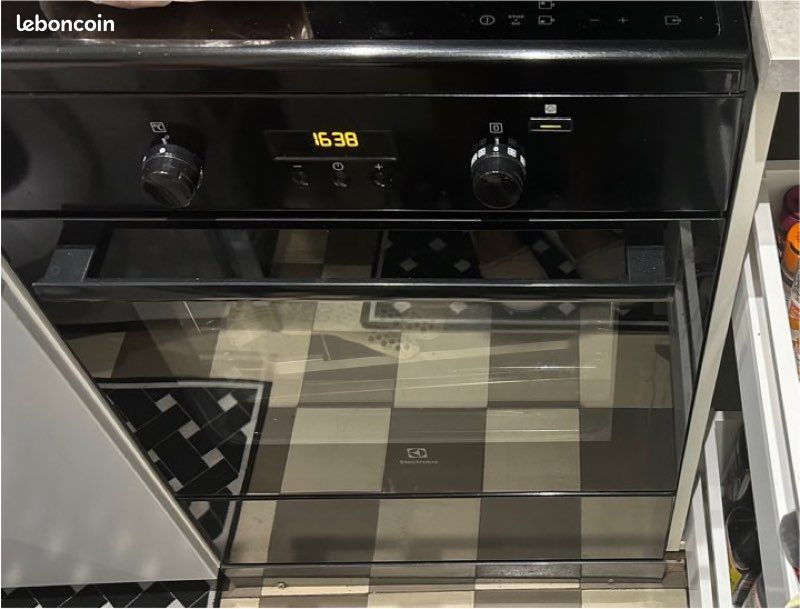Cuisinière Induction - Marque Electrolux (image 1)