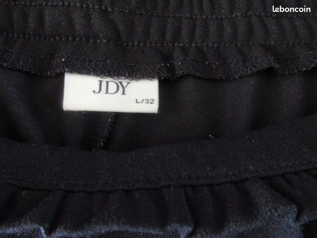 Pantalon noir avec poches T 42 " JDY" Maille fluide (image 3)