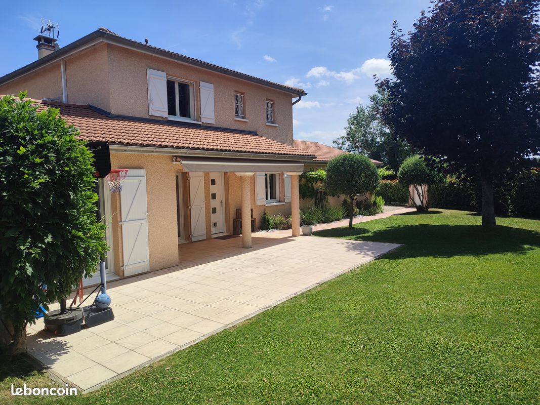 Maison 6 pièces 154 m² · à Saint-Georges-de-Reneins · 154 m² · 589 000 €