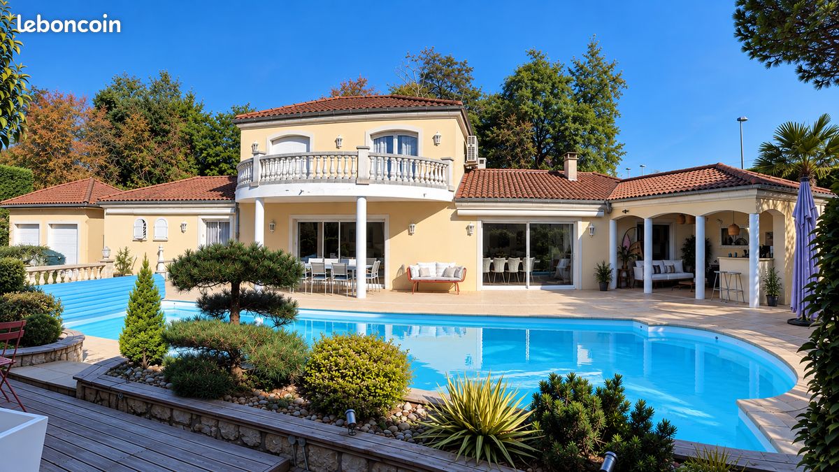 Maison 7 pièces 220 m² · à Bourg-en-Bresse · 220 m² · 800 000 €