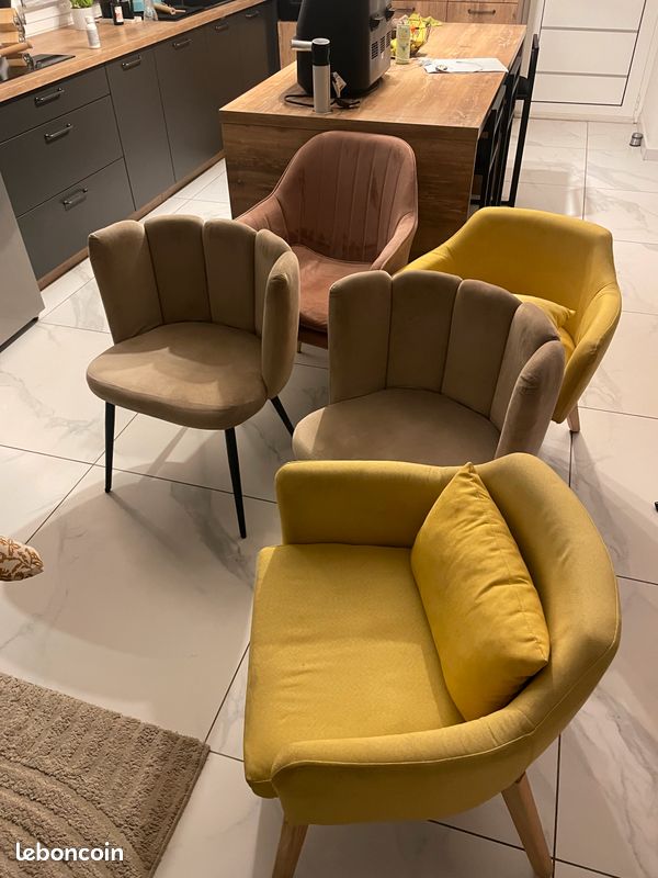 Lot de chaises (image 1)