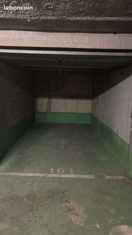 Parking/box Paris · 124 €