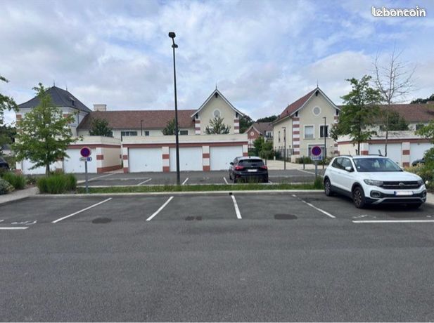 Place de parking dans résidence sécurisée Cours du pavillon royal 77176 Nandy