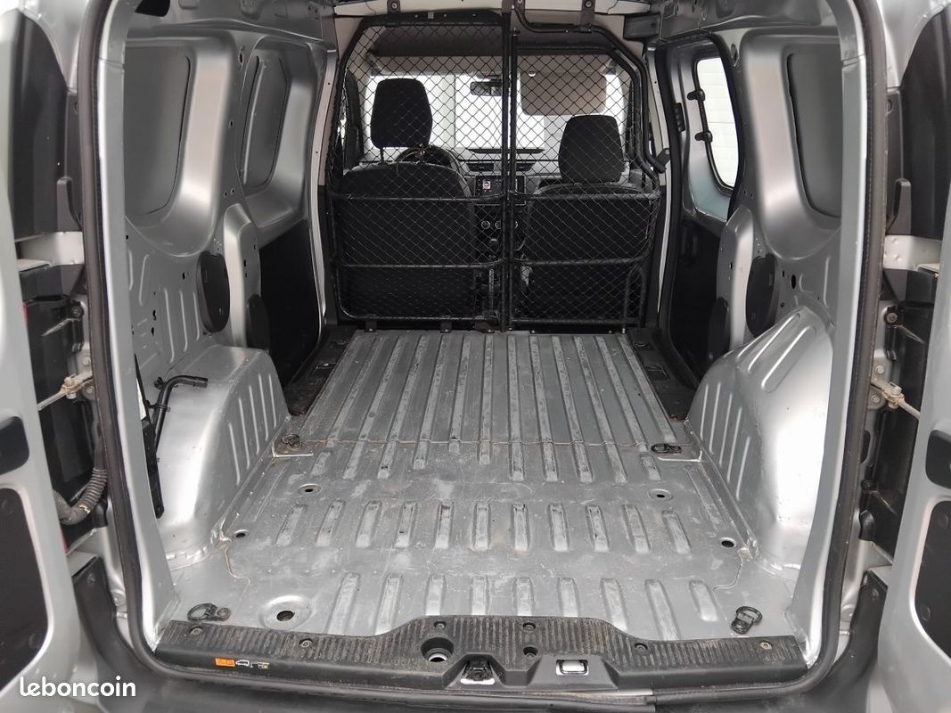 Renault Kangoo Express (2) Confort Blue dCi 95 9.992HT (image 13)