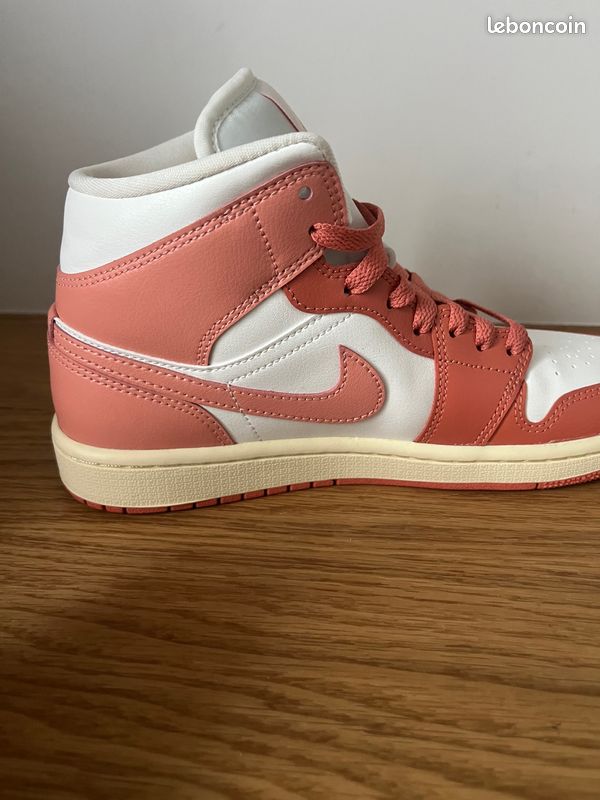 Baskets Streetwear Lifestyle WMNS Nike Air Jordan 1 Mid Madder Root Taille 7.5 38,5 Neuf (image 13)
