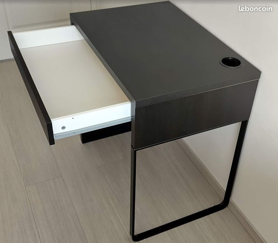 Bureau rectangulaire IKEA MICKE (image 1)