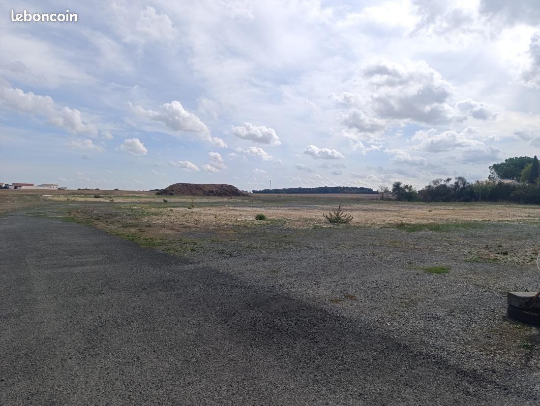 Terrain 381 m² · à Bourgneuf · 126 000 €