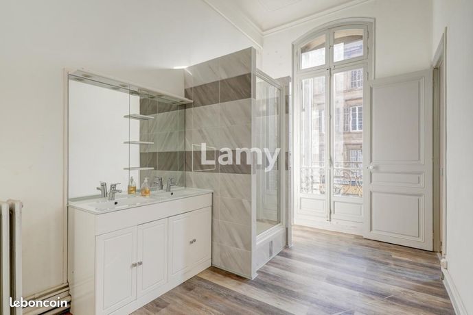 Appartement 7 pièces 260 m² — 12