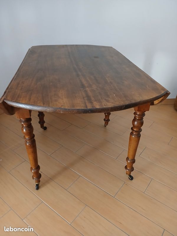 Table en bois (image 2)