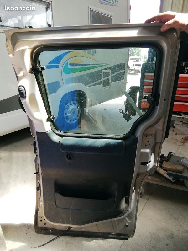 Porte latéral de berlingo partner (image 2)