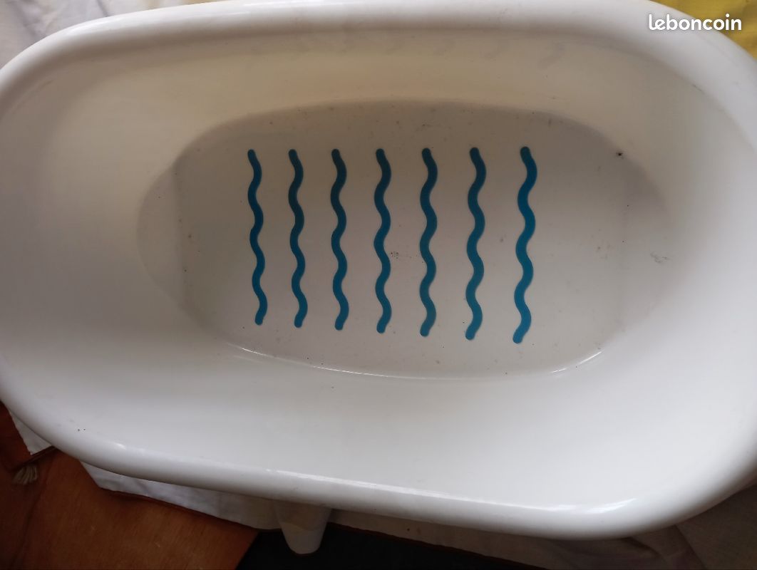 Baignoire bébé a pied jaune et blanche avec rehausseur baignoire et pots (image 3)