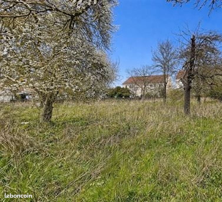 Terrain 1 556 m² Estrees Saint Denis · à Estrées-Saint-Denis · 150 000 €