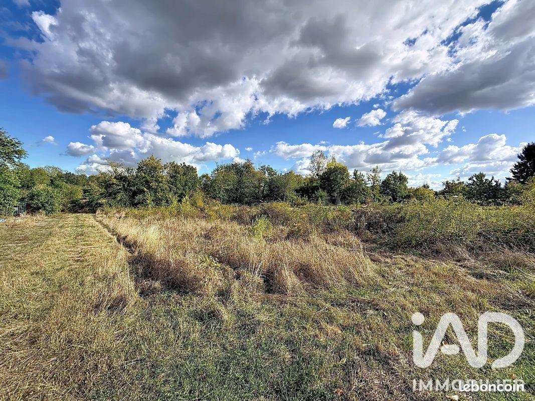Terrain 2281 m² · aux Ormes-sur-Voulzie · 2 281 m² · 82 000 €