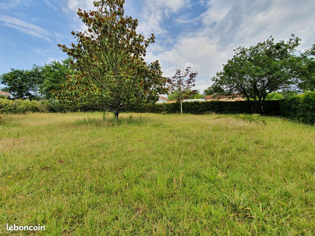 Terrain à bâtir de 515 m² à BRACH (33) · 106 000 €