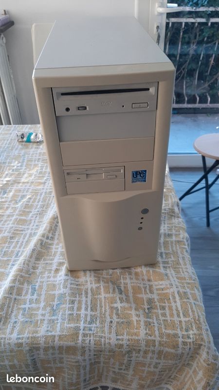 PC Vintage PC vintage Pentium 3 451 MHz avec Windows XP (image 1)