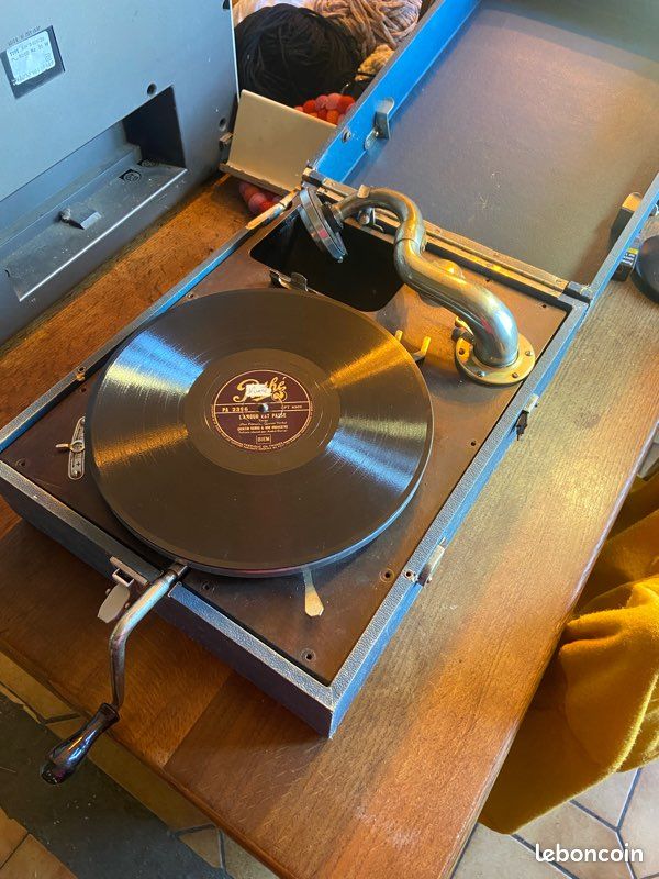 Gramophone (image 1)
