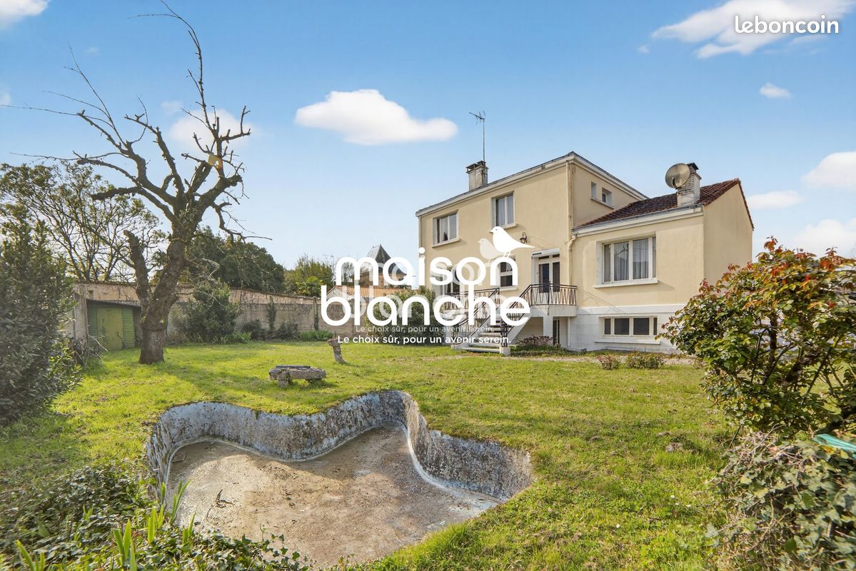 Maison 6 pièces 200 m² · à Saint-Maixent-l'École · 200 m² · 273 000 €