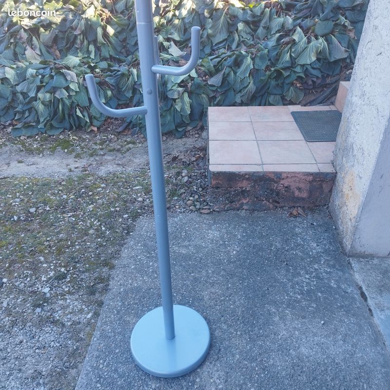 Porte manteau sur pied en aluminium (image 7)