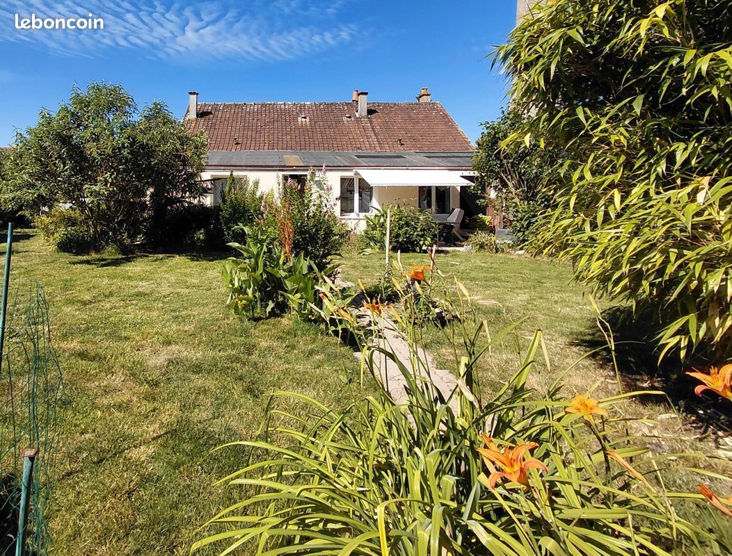 Maison 6 pièces 111 m² · à Arcisses · 111 m² · 148 900 €