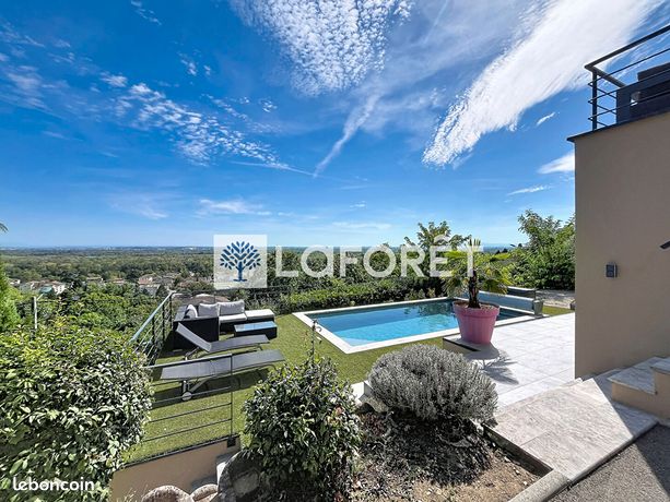 Maison 8 pièces 198 m²