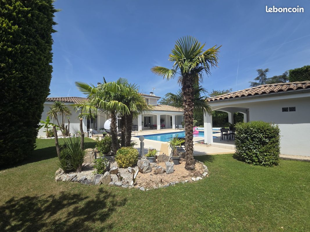 Maison 6 pièces 240 m² · à Castelginest · 240 m² · 685 000 €