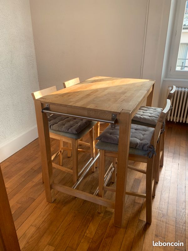 Table + chaises (image 1)