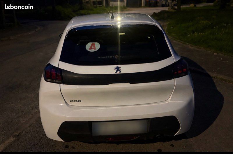 Peugeot 208, 1,5 l Blue HDI 100cv (image 3)