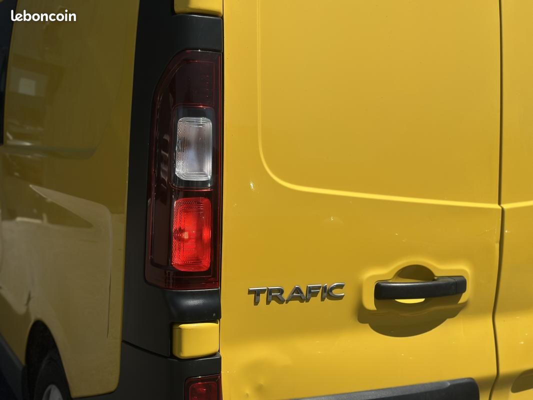 Renault Trafic 1.6 DC1 125 CH BVM6 L2H1 CABINE APPROFONDIE 6 PLACES / MOTEUR A CHAINE (image 19)