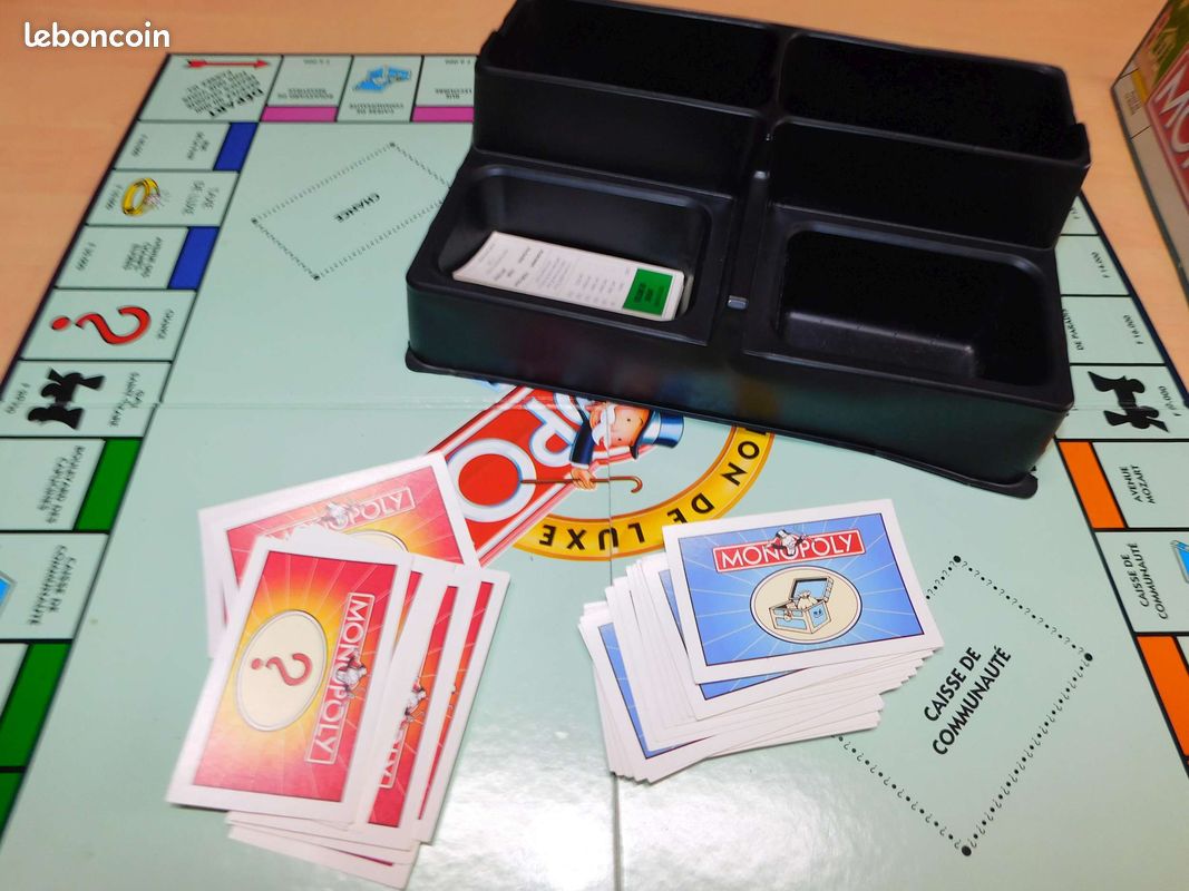 Jeu de dés avec boîte, 5 dés en alliage d'aluminium avec boîte de rangement, adapté pour une variété de jeux de table, poker, monopoly, etc. (argent -carré-argent