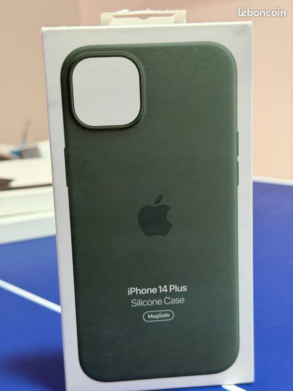 Coque silicone solide iPhone 14 Pro Max (orange