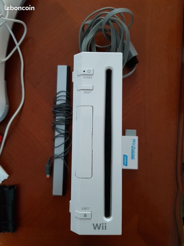 Console Wii + 4 manettes et nunchunk + wii fit + 15 jeux + chargeur + divers accessoires (image 4)