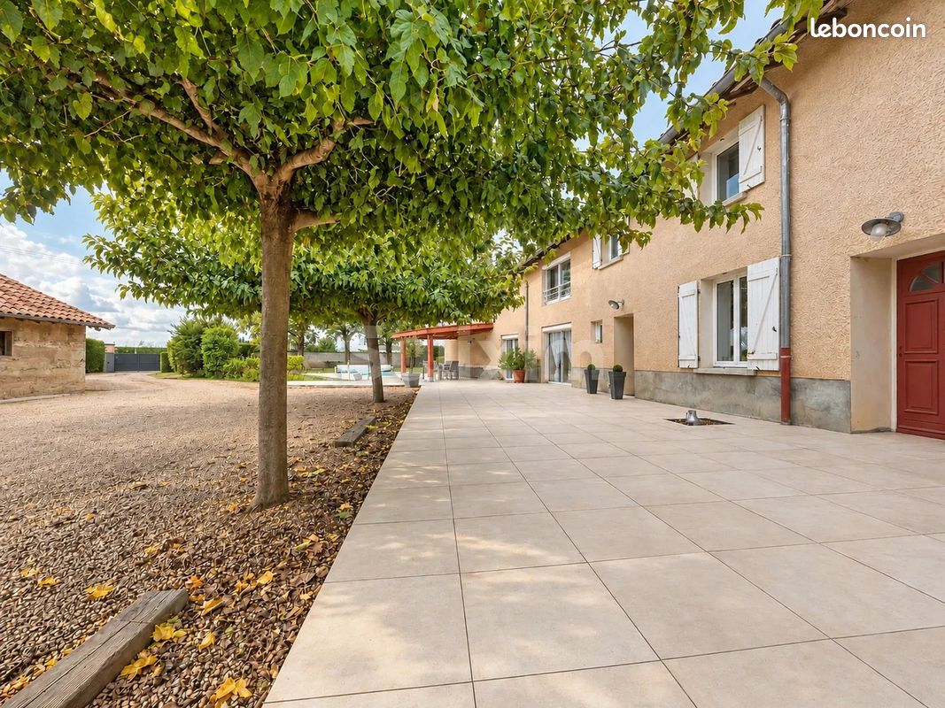 Maison 8 pièces 265 m² · à Taponas · 265 m² · 520 000 €