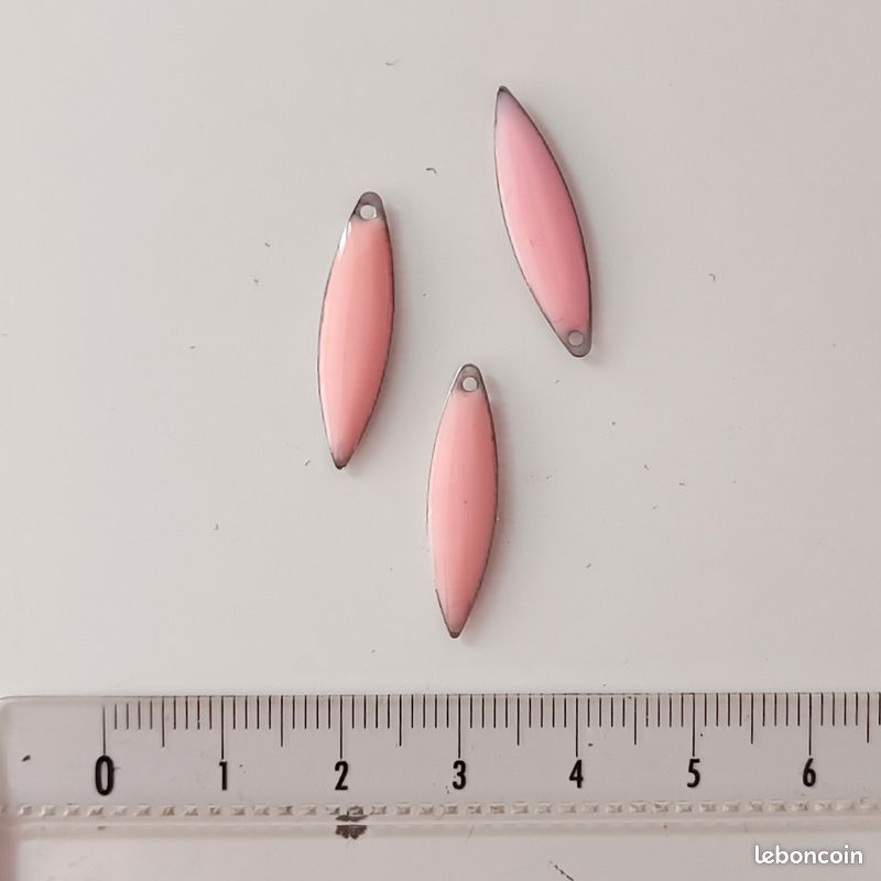 Lot de 10 sequins émaillés rose clair - forme navette longue 5x24mm (image 3)