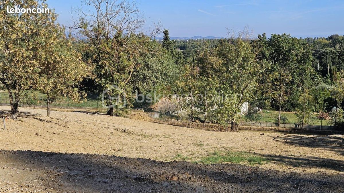 Terrain 718 m² · à Roquebrune-sur-Argens · 249 600 €