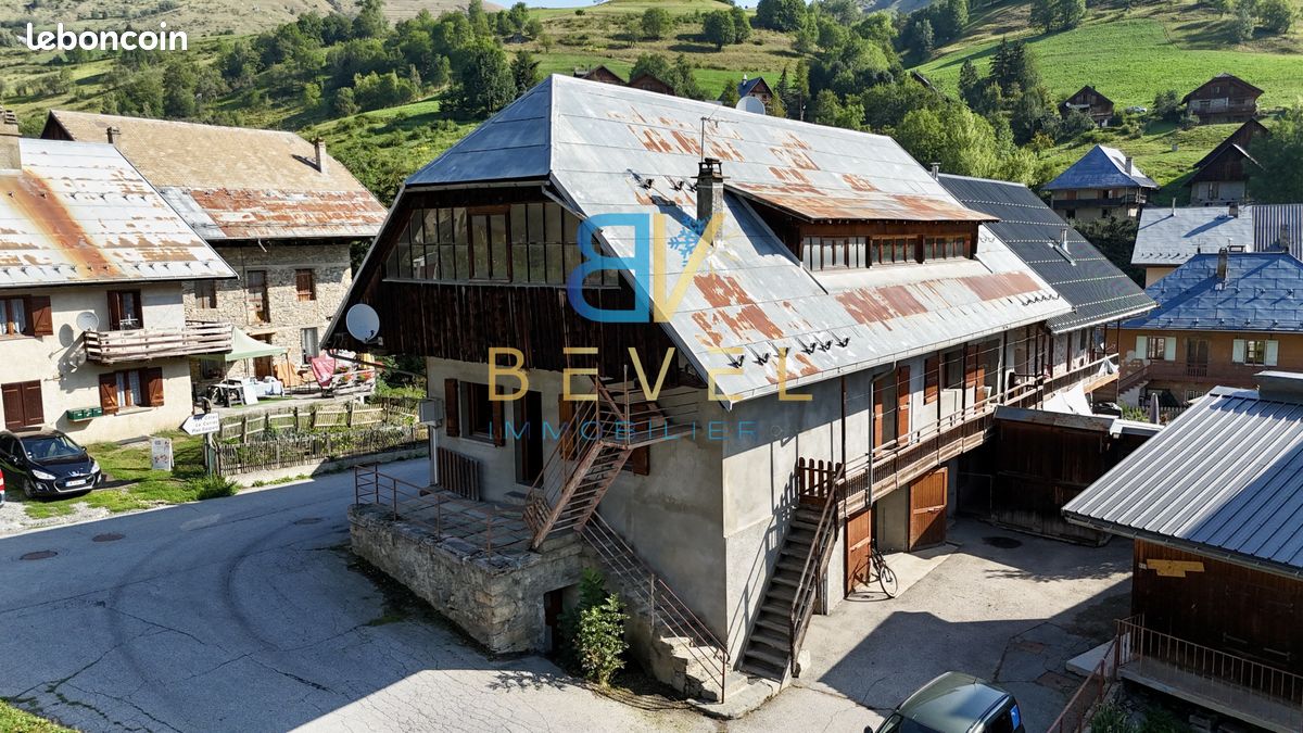 Maison 15 pièces 179 m² · à Saint-Jean-d'Arves · 179 m² · 298 000 €