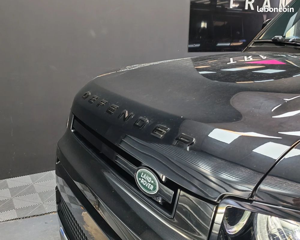 LAND ROVER DEFENDER 110 P400e PHEV BVA8 X-Dynamic - ORIGINE FRANCE- 1ER MAIN - BLACK PACK - MERIDIAN - CAM 360° - TOIT OUVRANT - PACK HIVER (image 40)
