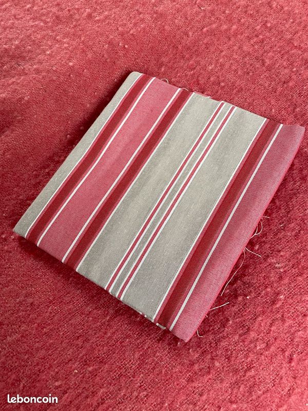 Coupon tissu rayé rouge et marron (image 1)